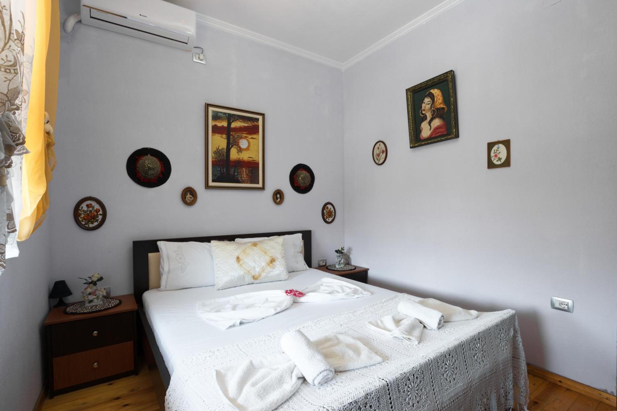 Leka Guesthouse Gjirokaster Exterior photo