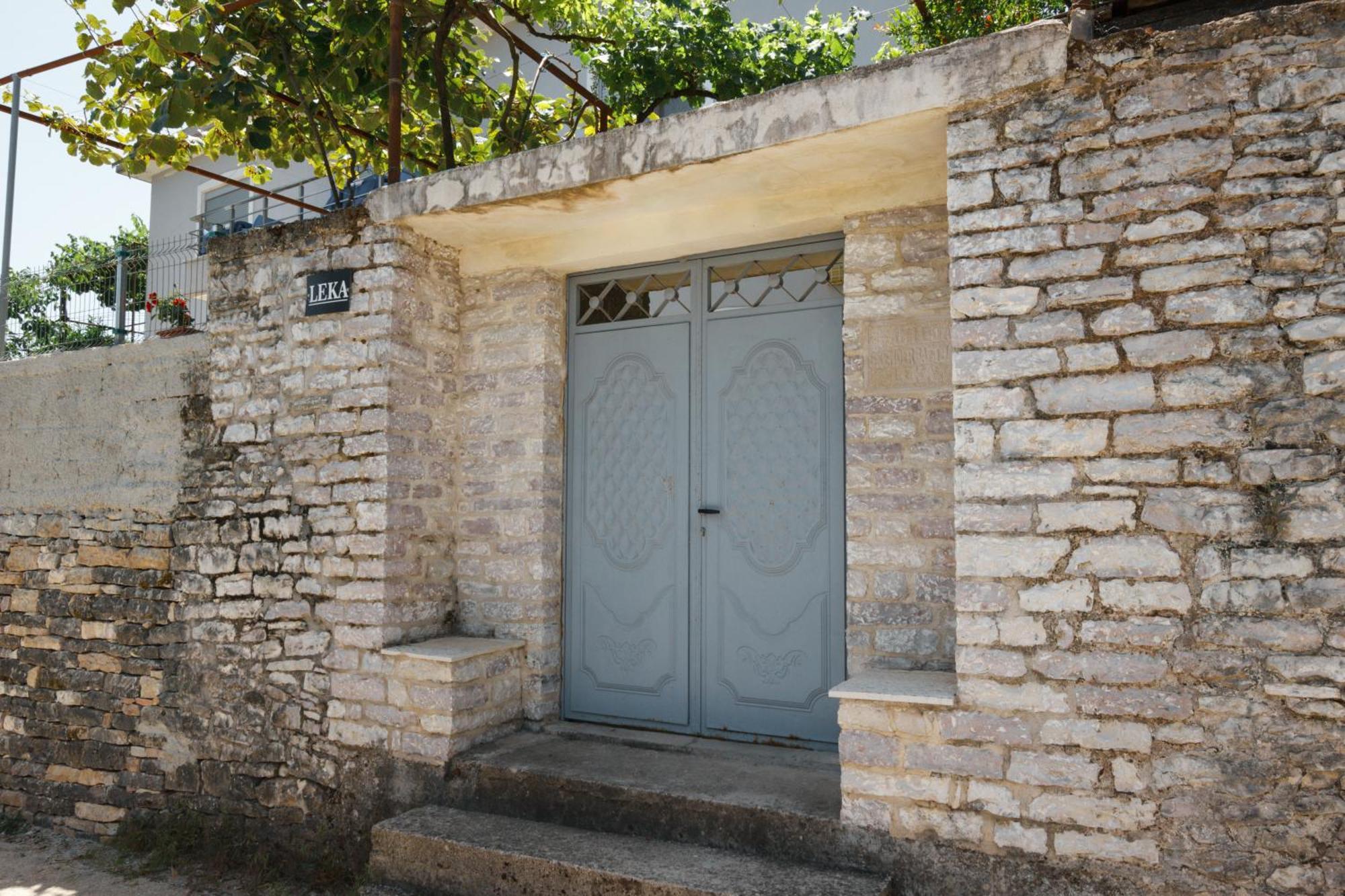 Leka Guesthouse Gjirokaster Exterior photo
