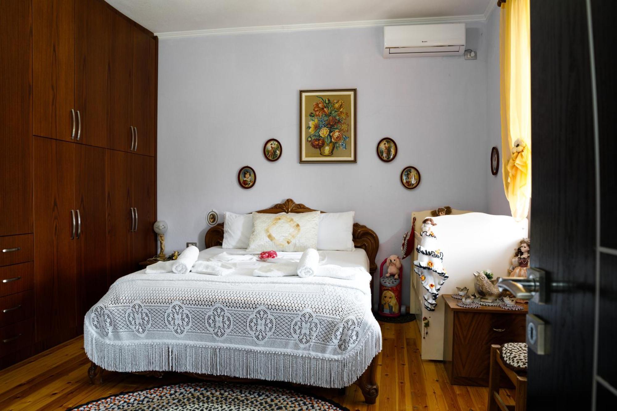 Leka Guesthouse Gjirokaster Exterior photo